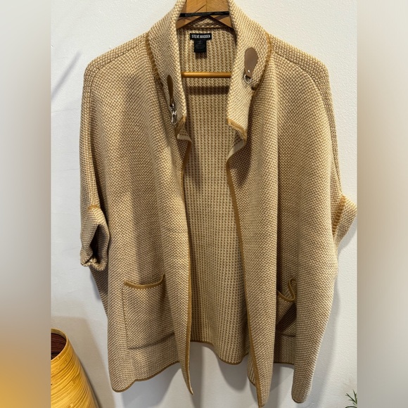 Steve Madden Women's Poncho/sweater. One Size, Camel, Pockets, Buckle, EUC! - Picture 7 of 9